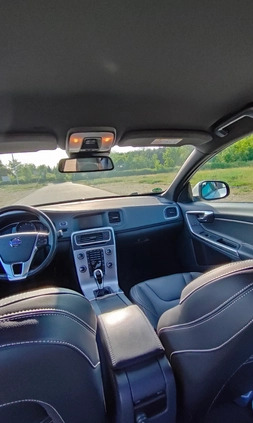Volvo V60 cena 65000 przebieg: 99750, rok produkcji 2018 z Toruń małe 211